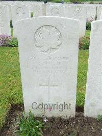 Etaples Military Cemetery - Smith, Valentine